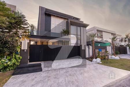 1 KANAL ULTRA MODREN LUXURIOUS DESIGNER HOUSE FOR SALE