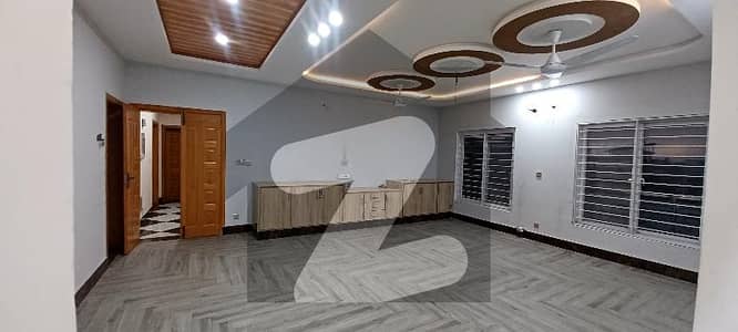 جی ۔ 15 اسلام آباد میں 1 کنال بالائی پورشن 1.2 لاکھ میں کرایہ پر دستیاب ہے۔