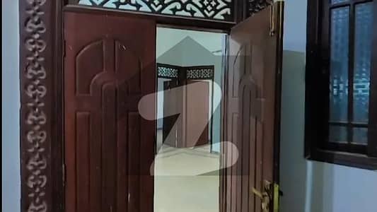 گلستانِ جوہر کراچی میں 8 کمروں کا 8 مرلہ مکان 3.5 کروڑ میں برائے فروخت۔