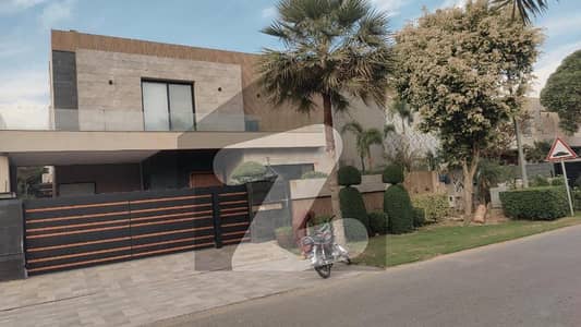 ڈی ایچ اے فیز 4 ڈیفنس (ڈی ایچ اے),لاہور میں 5 کمروں کا 1 کنال مکان 2.4 لاکھ میں کرایہ پر دستیاب ہے۔