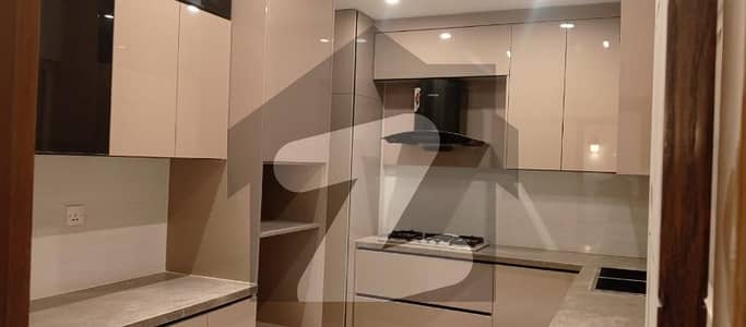 اتحاد کمرشل ایریا ڈی ایچ اے فیز 6,ڈی ایچ اے ڈیفینس,کراچی میں 3 کمروں کا 8 مرلہ فلیٹ 2.0 لاکھ میں کرایہ پر دستیاب ہے۔