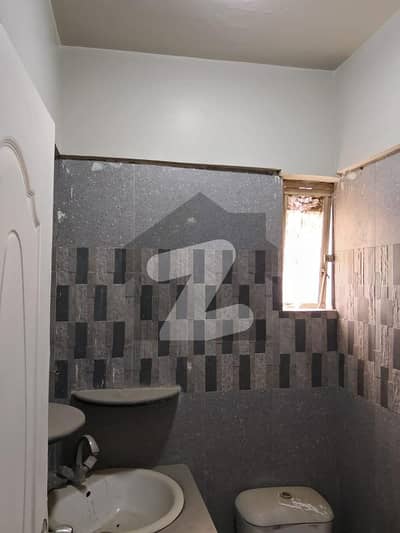 گلستانِِ جوہر ۔ بلاک 11 گلستانِ جوہر,کراچی میں 2 کمروں کا 4 مرلہ فلیٹ 85.0 لاکھ میں برائے فروخت۔