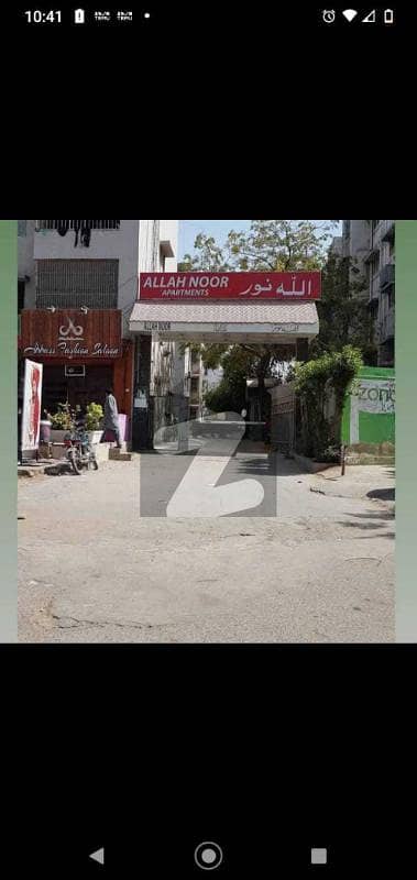 VIP Location 3 bed DD apartment in Posh Block 7 Gulshan Iqbal, Secure, no issues of water, electricity, drainage, gas.