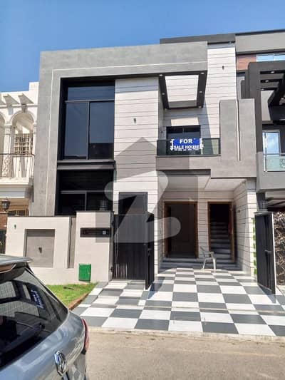 بحریہ ٹاؤن جناح بلاک بحریہ ٹاؤن سیکٹر ای,بحریہ ٹاؤن,لاہور میں 3 کمروں کا 5 مرلہ مکان 2.4 کروڑ میں برائے فروخت۔