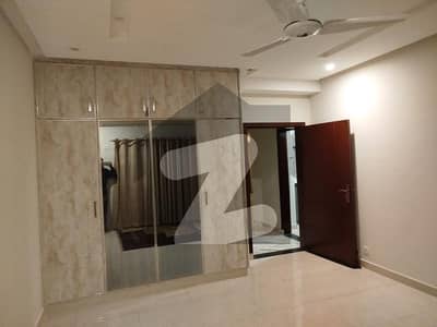 عسکری 11 - سیکٹر ڈی عسکری 11,عسکری,لاہور میں 3 کمروں کا 10 مرلہ فلیٹ 1.75 لاکھ میں کرایہ پر دستیاب ہے۔