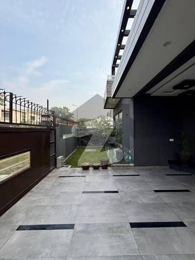 ڈی ایچ اے فیز 5 - بلاک ایل فیز 5,ڈیفنس (ڈی ایچ اے),لاہور میں 5 کمروں کا 10 مرلہ مکان 6.75 کروڑ میں برائے فروخت۔