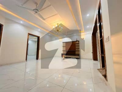 لیک سٹی میڈوز فیز 1 لیک سٹی میڈوز,لاہور میں 5 کمروں کا 10 مرلہ مکان 3.65 کروڑ میں برائے فروخت۔