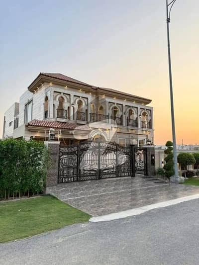 ڈی ایچ اے فیز 7 ڈیفنس (ڈی ایچ اے),لاہور میں 5 کمروں کا 1 کنال مکان 3.2 لاکھ میں کرایہ پر دستیاب ہے۔