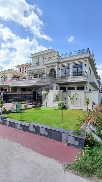 جی ۔ 13 اسلام آباد میں 6 کمروں کا 1 کنال مکان 15.5 کروڑ میں برائے فروخت۔