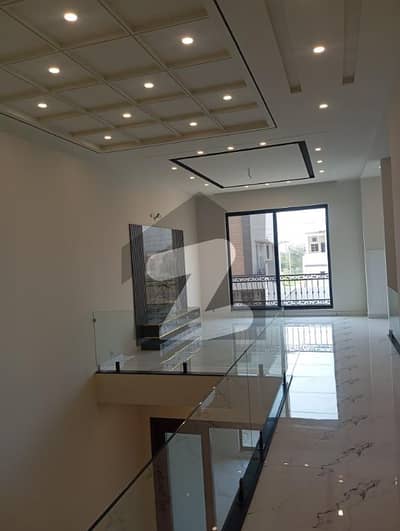 واپڈا سٹی ۔ بلاک ایم واپڈا سٹی,فیصل آباد میں 4 کمروں کا 10 مرلہ مکان 4.25 کروڑ میں برائے فروخت۔