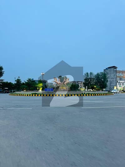 EXECUTIVE BLOCK HOT LOCATION PLOT AVAILABLE IN INVESTER RATE