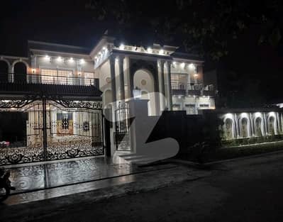 واپڈا ٹاؤن لاہور میں 6 کمروں کا 2 کنال مکان 13.0 کروڑ میں برائے فروخت۔