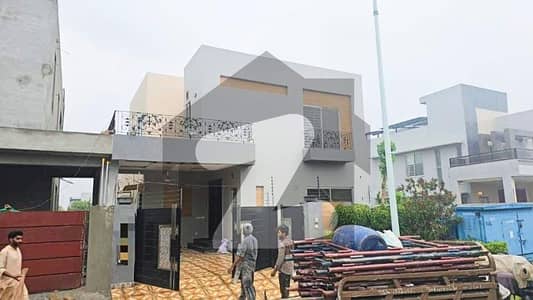 ڈی ایچ اے فیز 7 ڈیفنس (ڈی ایچ اے),لاہور میں 4 کمروں کا 10 مرلہ مکان 4.55 کروڑ میں برائے فروخت۔