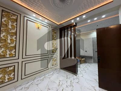 علامہ اقبال ٹاؤن لاہور میں 4 کمروں کا 3 مرلہ مکان 2.4 کروڑ میں برائے فروخت۔