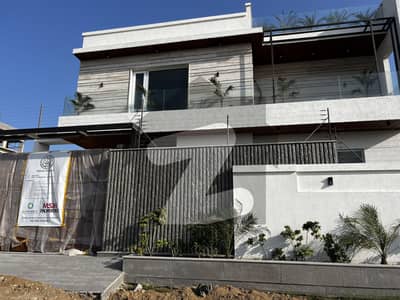 ڈی ایچ اے فیز 8 ڈی ایچ اے ڈیفینس,کراچی میں 6 کمروں کا 1 کنال مکان 20.0 کروڑ میں برائے فروخت۔