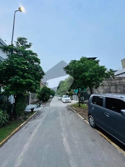 BUILDER LOCATION PLOT AVAILABE IN NEAR TO SCHOOL