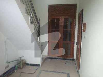 کالٹکس روڈ راولپنڈی میں 1 کمرے کا 4 مرلہ مکان 75.0 لاکھ میں برائے فروخت۔