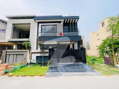 5 MARLA MODERN HOUSE FOR RENT IN DHA 9 TOWN.