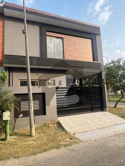 8 MARLA MODERN HOUSE FOR RENT IN DHA 9 TOWN