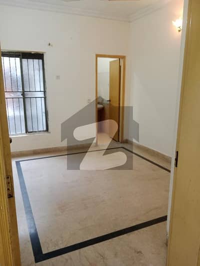 جوہر ٹاؤن لاہور میں 5 کمروں کا 5 مرلہ مکان 1.25 لاکھ میں کرایہ پر دستیاب ہے۔