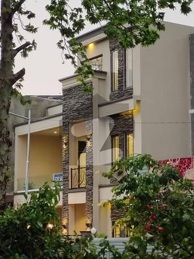 بحریہ ٹاؤن فیز 7 بحریہ ٹاؤن راولپنڈی,راولپنڈی میں 5 کمروں کا 10 مرلہ مکان 1.2 لاکھ میں کرایہ پر دستیاب ہے۔