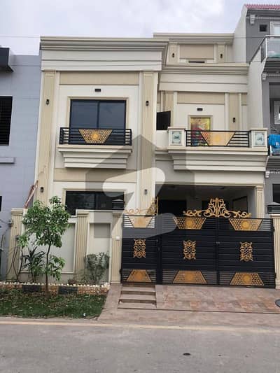 5 Marla Brand New Modern Design Lavish House For Sale In Park View City Lahore | For Discounted Price And Original Pictures Download The App "Signature Lands".