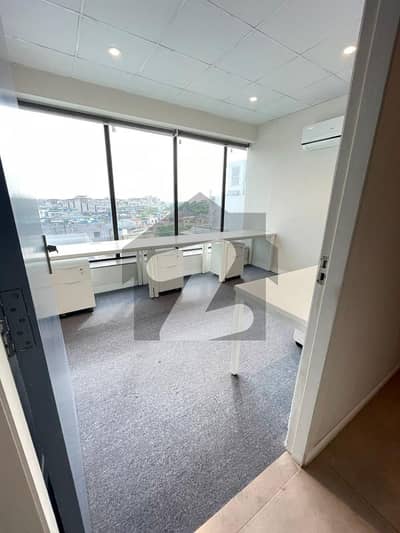 گلبرگ لاہور میں 2 کنال عمارت 30.0 لاکھ میں کرایہ پر دستیاب ہے۔