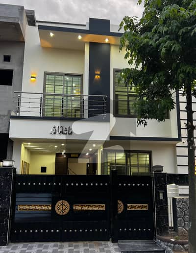 سٹی ہاؤسنگ سوسائٹی سیالکوٹ میں 4 کمروں کا 5 مرلہ مکان 1.75 کروڑ میں برائے فروخت۔