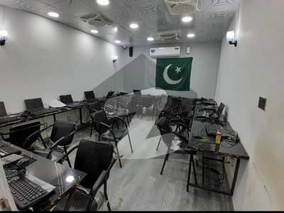 گلستانِِ جوہر ۔ بلاک 1 گلستانِ جوہر,کراچی میں 8 کمروں کا 16 مرلہ دفتر 3.5 لاکھ میں کرایہ پر دستیاب ہے۔