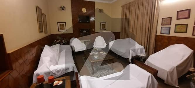 ڈی ایچ اے فیز 2 ڈیفنس (ڈی ایچ اے),لاہور میں 3 کمروں کا 1 کنال مکان 5.4 کروڑ میں برائے فروخت۔