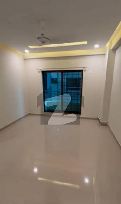 عسکری 11 - سیکٹر ڈی عسکری 11,عسکری,لاہور میں 3 کمروں کا 10 مرلہ فلیٹ 4.05 کروڑ میں برائے فروخت۔