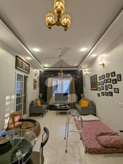 ڈی ایچ اے فیز 8 ڈی ایچ اے ڈیفینس,کراچی میں 4 کمروں کا 4 مرلہ مکان 6.8 کروڑ میں برائے فروخت۔