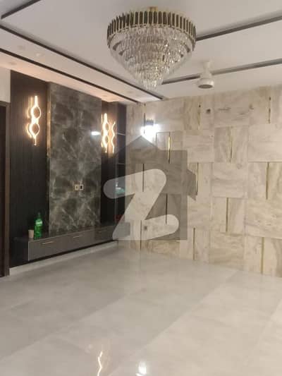 جوبلی ٹاؤن ۔ بلاک بی جوبلی ٹاؤن,لاہور میں 5 کمروں کا 10 مرلہ مکان 1.55 لاکھ میں کرایہ پر دستیاب ہے۔