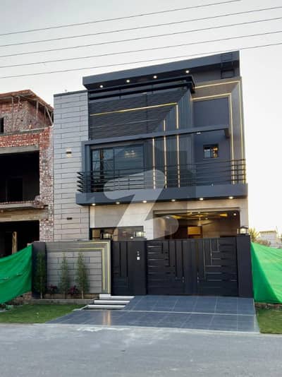 سینٹرل پارک ہاؤسنگ سکیم لاہور میں 4 کمروں کا 5 مرلہ مکان 2.3 کروڑ میں برائے فروخت۔