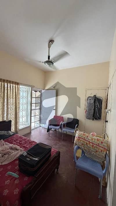 Office Sized 950 Square Feet In Gulshan-e-Iqbal - Block 13/D