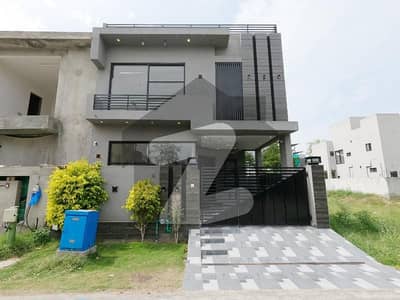 Prime Location 5 Marla Spacious House Available In DHA 9 Town - Block C For sale