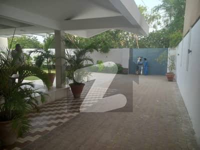 Beautiful Location On Main Kh-E-Momin No Brokers Please