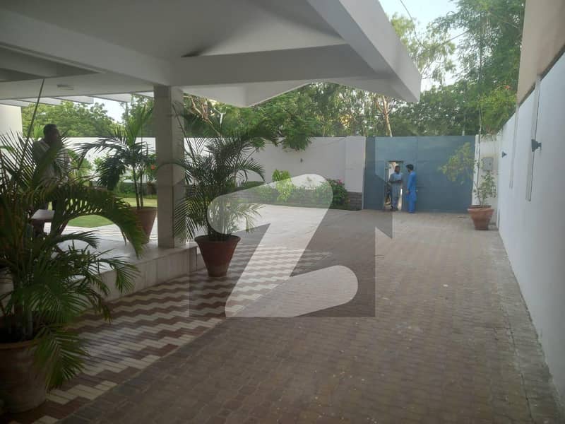 Beautiful Location On Main Kh-E-Momin No Brokers Please Beautiful Location On Main Kh-E-Momin No Brokers Please