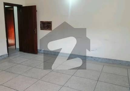 علامہ اقبال ٹاؤن لاہور میں 2 کمروں کا 10 مرلہ مکان 1.0 لاکھ میں کرایہ پر دستیاب ہے۔