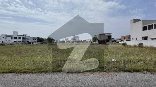 41.1 MARLA CORNER PAIR PLOT # Z-749+750 RESIDENTIAL PLOT LOCATED IN THE BEST BLOCK OF DHA LAHORE.
