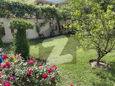 F-11 Double Unit House 6 Bedroom for Rent