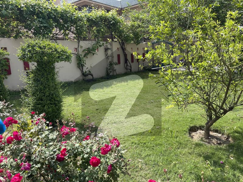 F-11 Double Unit House 6 Bedroom for Rent F-11 Double Unit House 6 Bedroom for Rent