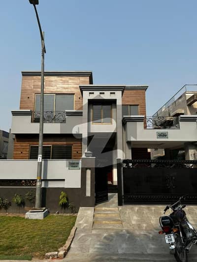 ڈی ایچ اے فیز 5 - بلاک بی فیز 5,ڈیفنس (ڈی ایچ اے),لاہور میں 4 کمروں کا 10 مرلہ مکان 2.1 لاکھ میں کرایہ پر دستیاب ہے۔