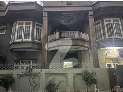 پیپلز کالونی ۔ بلاک زیڈ پیپلز کالونی,گوجرانوالہ میں 6 کمروں کا 11 مرلہ مکان 4.5 کروڑ میں برائے فروخت۔