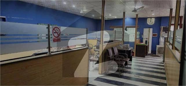 I-10 9,500 Sqft Warehouse with Offices, Halls, Parking