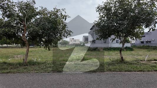 ڈی ایچ اے فیز 7 - بلاک ایس فیز 7,ڈیفنس (ڈی ایچ اے),لاہور میں 1 کنال رہائشی پلاٹ 4.45 کروڑ میں برائے فروخت۔