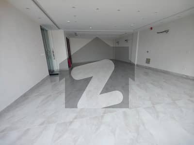 ڈی ایچ اے فیز 8 - کمرشل براڈوے ڈی ایچ اے فیز 8,ڈیفنس (ڈی ایچ اے),لاہور میں 4 مرلہ دفتر 65.0 ہزار میں کرایہ پر دستیاب ہے۔