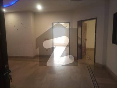 بحریہ ٹاؤن سیکٹر سی بحریہ ٹاؤن,لاہور میں 3 کمروں کا 5 مرلہ مکان 1.65 کروڑ میں برائے فروخت۔