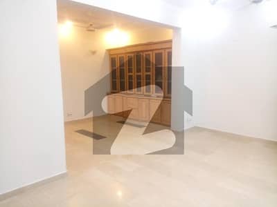 جی ۔ 14/4 جی ۔ 14,اسلام آباد میں 3 کمروں کا 14 مرلہ بالائی پورشن 1.3 لاکھ میں کرایہ پر دستیاب ہے۔