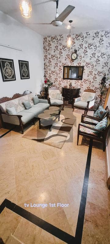 مارگلہ ٹاؤن اسلام آباد میں 6 کمروں کا 6 مرلہ مکان 4.75 کروڑ میں برائے فروخت۔